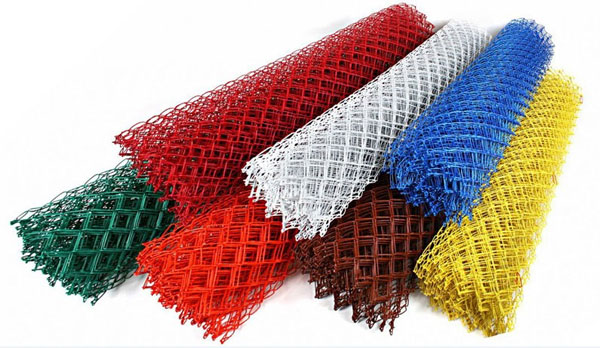 Производство и особенности сетки-рабицы с полимерным покрытием.